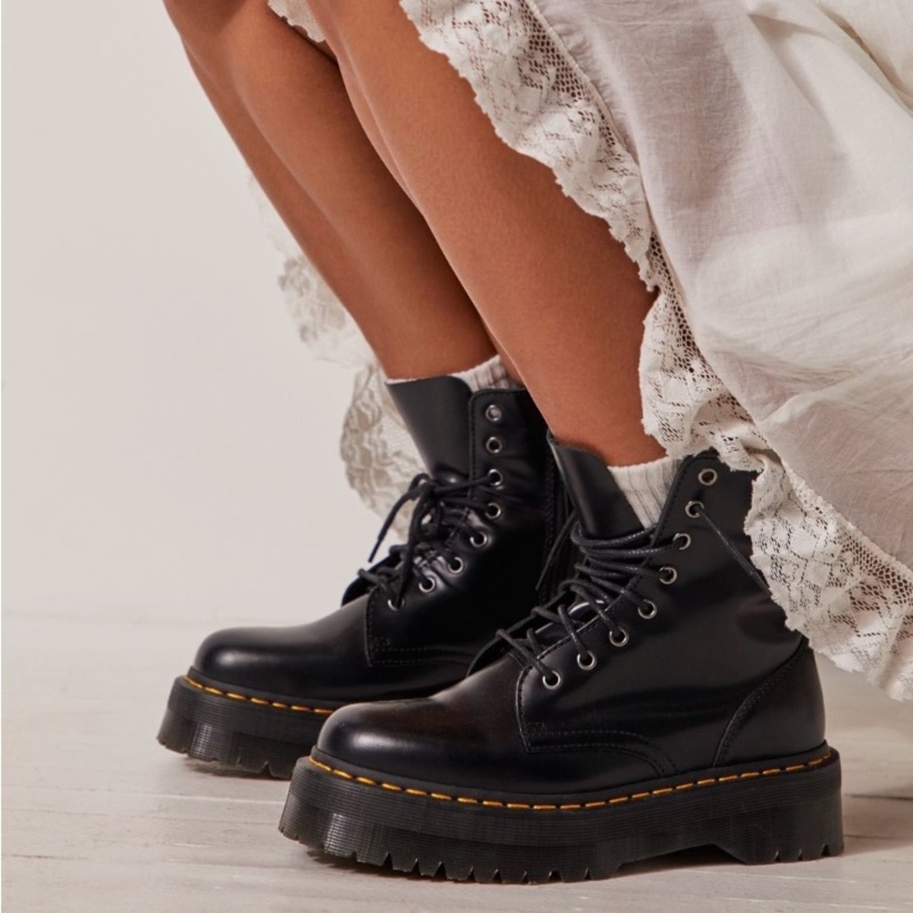 DR. MARTENS Jadon Womens Platform Boots, Black, size 8